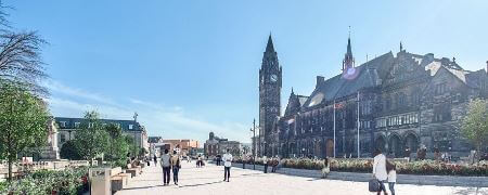 Redeveloped Esplanade outside the town hall, artist impression.